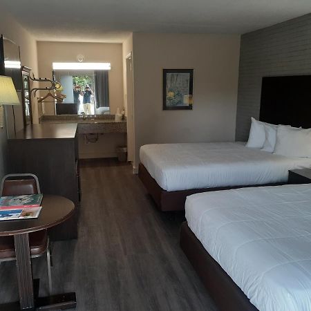 Rodeway Inn & Suites Wilmington North Room photo